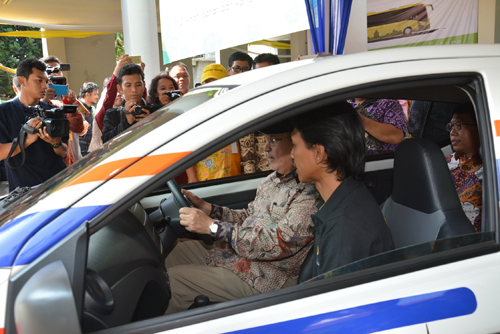 Rektor UI saat test drive City Car MEV 03